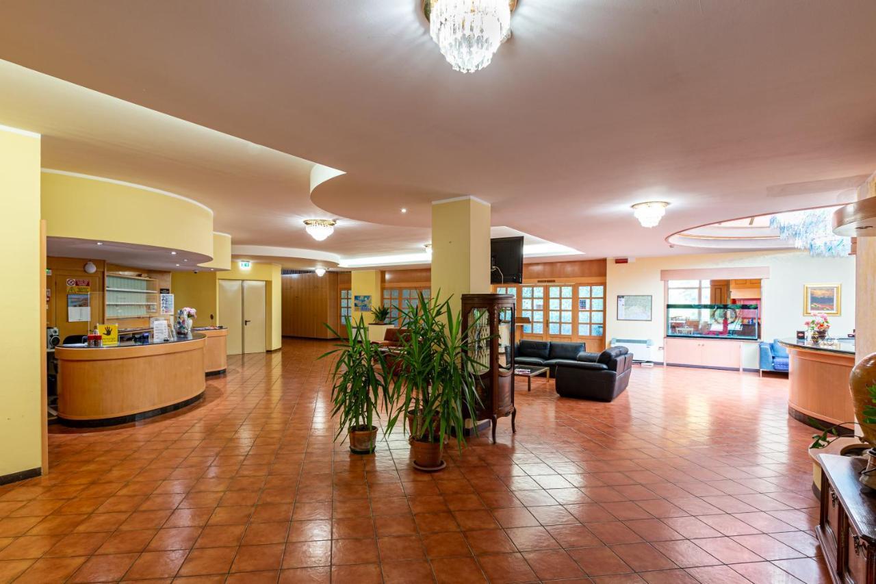Hotel Villa Strassoldo "Ex Attianese Hotel Restaurant" チェルヴィニャーノ・デル・フリウーリ エクステリア 写真