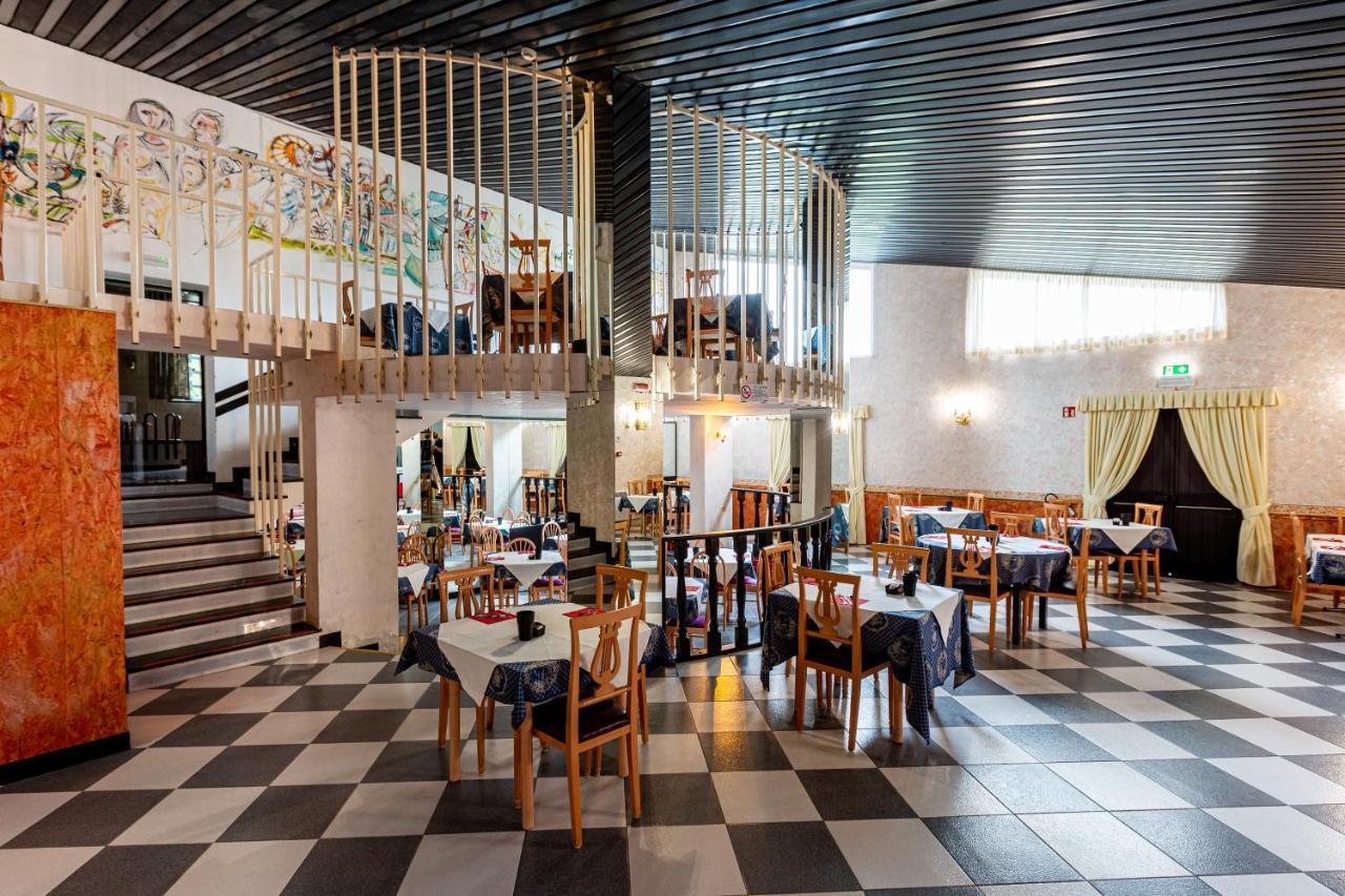 Hotel Villa Strassoldo "Ex Attianese Hotel Restaurant" チェルヴィニャーノ・デル・フリウーリ エクステリア 写真