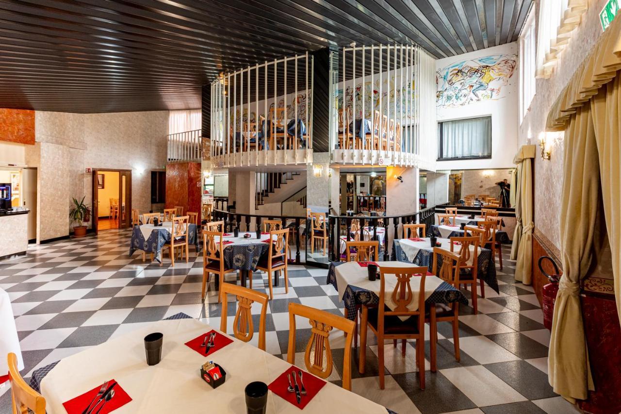 Hotel Villa Strassoldo "Ex Attianese Hotel Restaurant" チェルヴィニャーノ・デル・フリウーリ エクステリア 写真