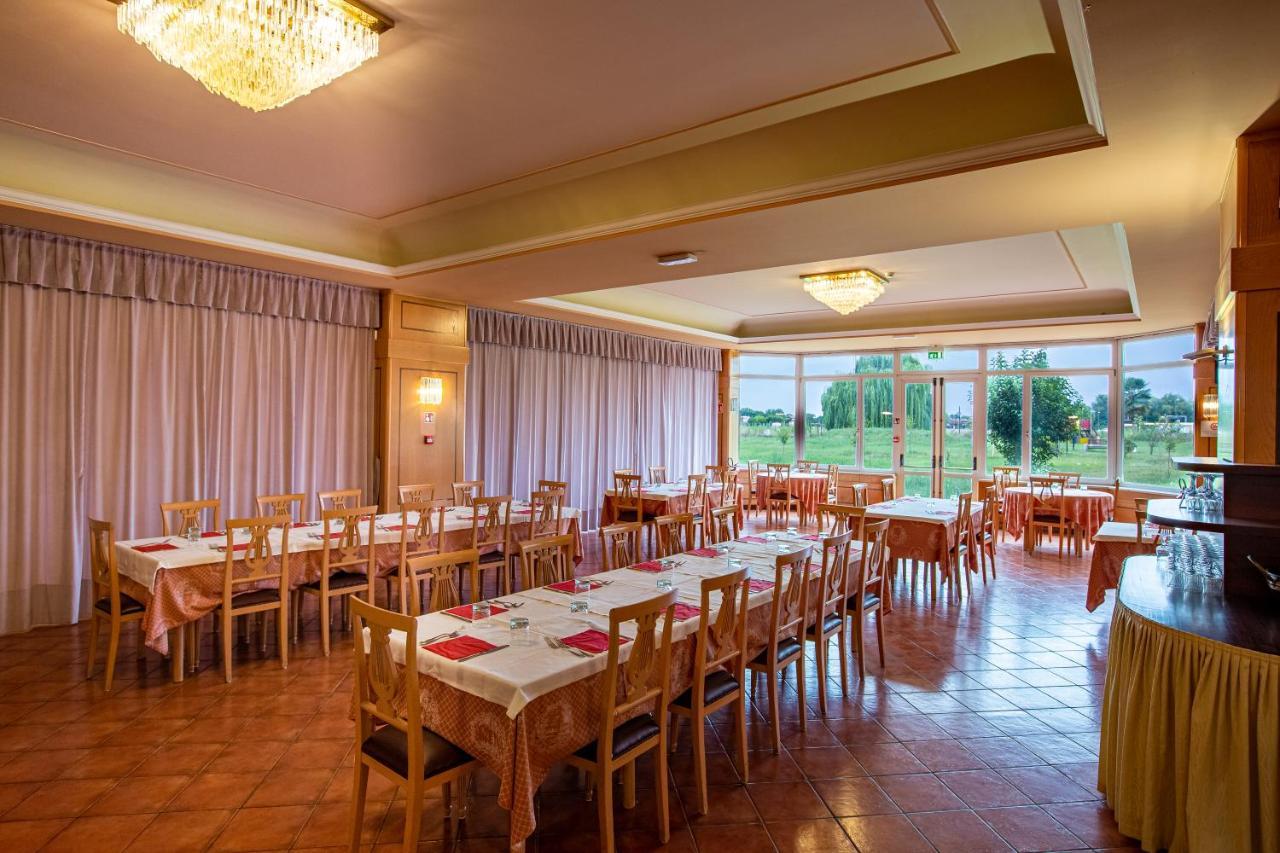 Hotel Villa Strassoldo "Ex Attianese Hotel Restaurant" チェルヴィニャーノ・デル・フリウーリ エクステリア 写真