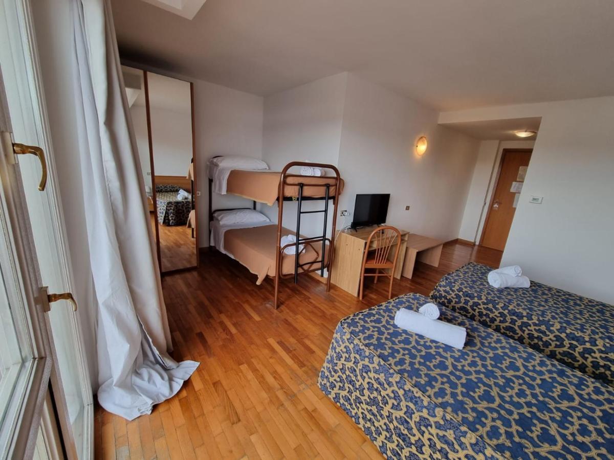 Hotel Villa Strassoldo "Ex Attianese Hotel Restaurant" チェルヴィニャーノ・デル・フリウーリ エクステリア 写真