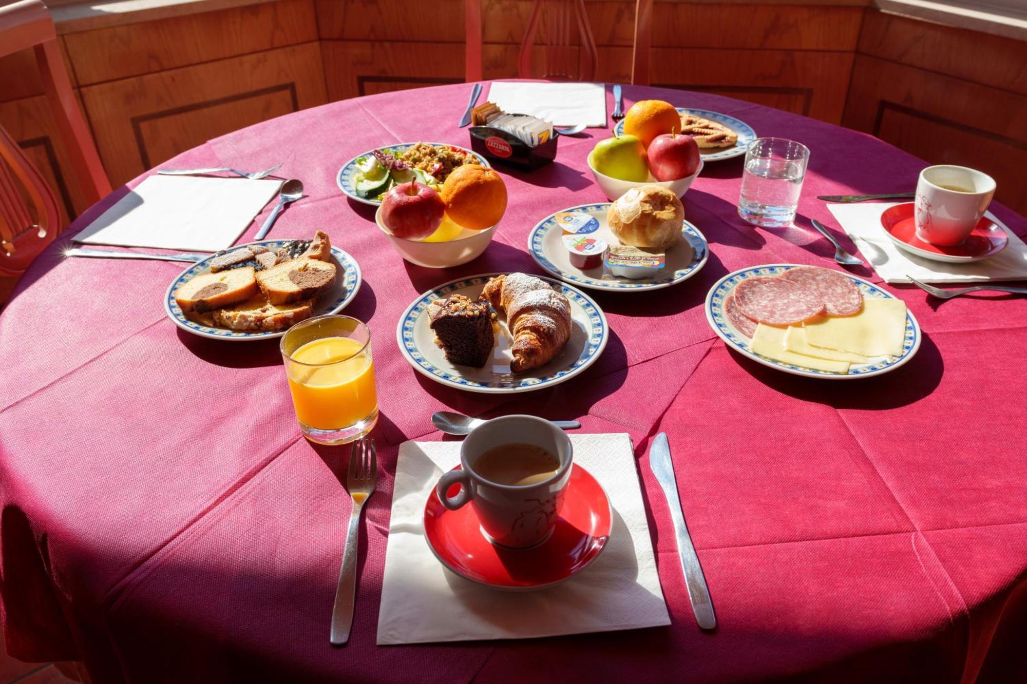 Hotel Villa Strassoldo "Ex Attianese Hotel Restaurant" チェルヴィニャーノ・デル・フリウーリ エクステリア 写真