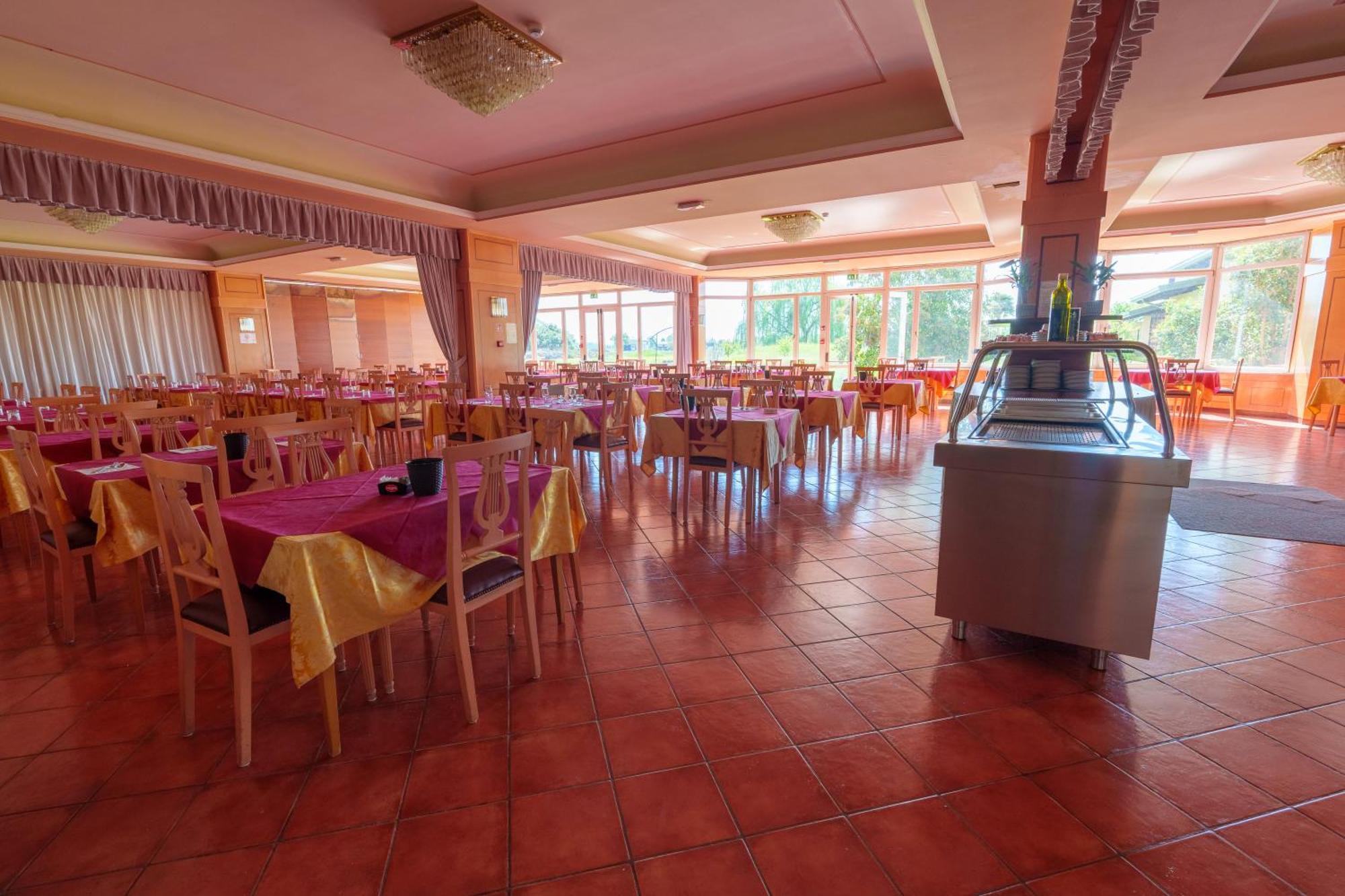 Hotel Villa Strassoldo "Ex Attianese Hotel Restaurant" チェルヴィニャーノ・デル・フリウーリ エクステリア 写真