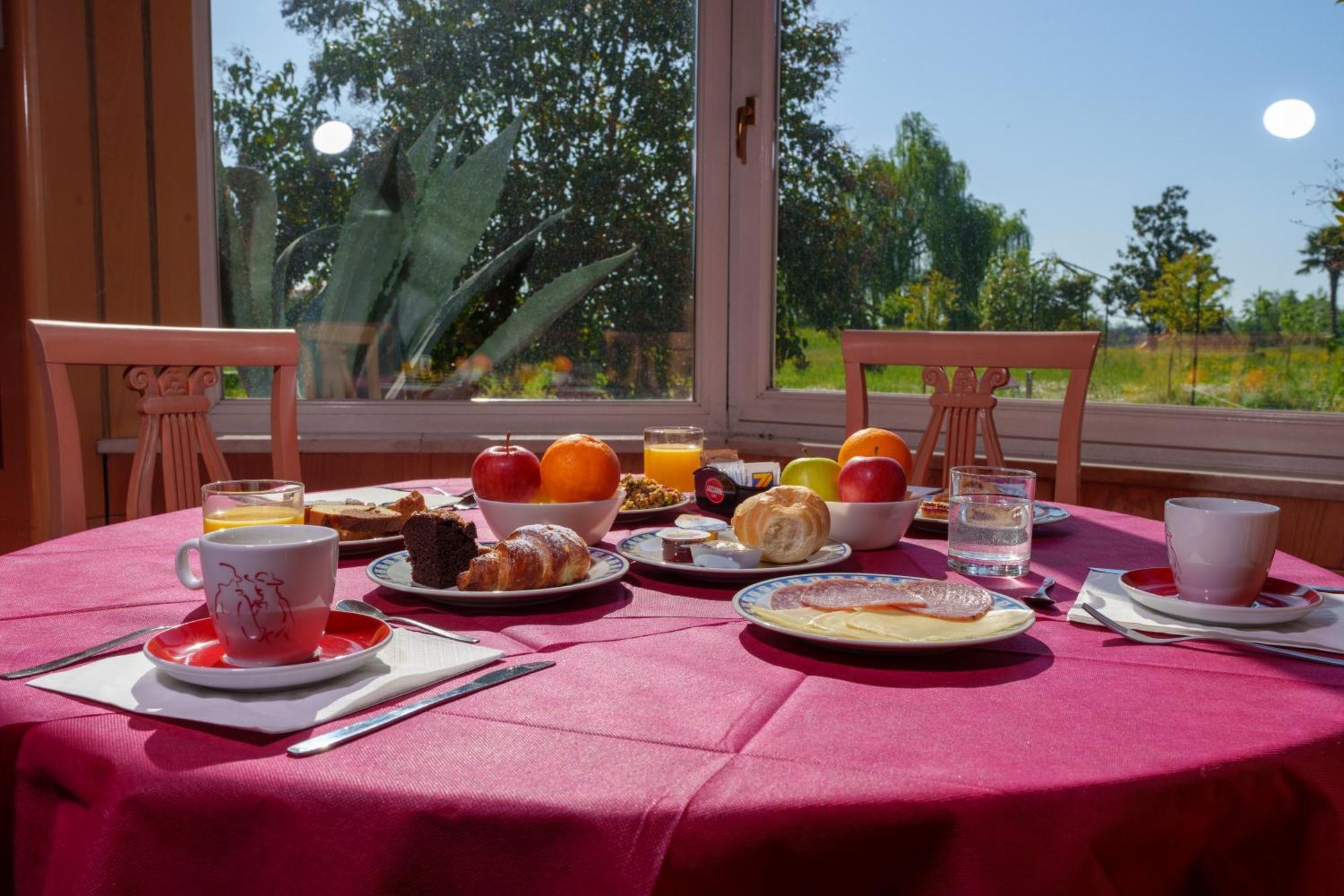 Hotel Villa Strassoldo "Ex Attianese Hotel Restaurant" チェルヴィニャーノ・デル・フリウーリ エクステリア 写真